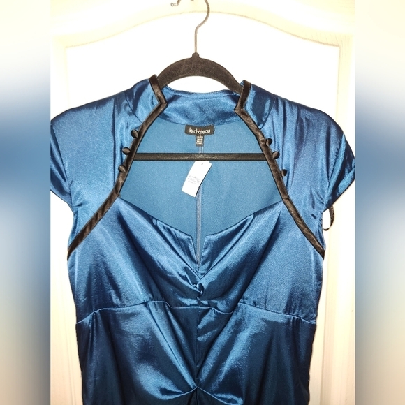 Le Chateau Blue satin ruched bodycon  dress with button detail in xl NWT! - Picture 2 of 5